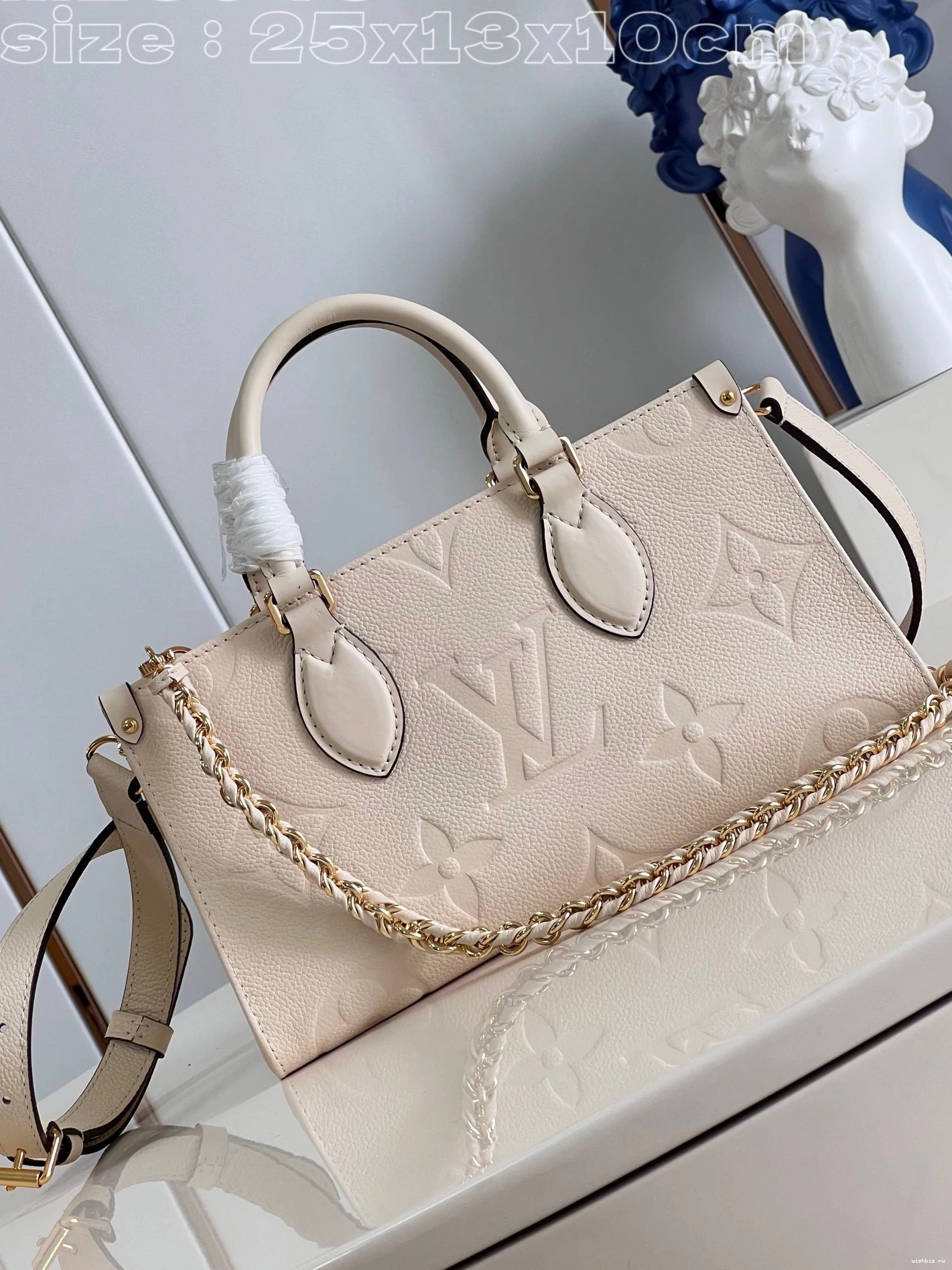 WIS West ONTHEGO LOUIS VUITTON East 0831